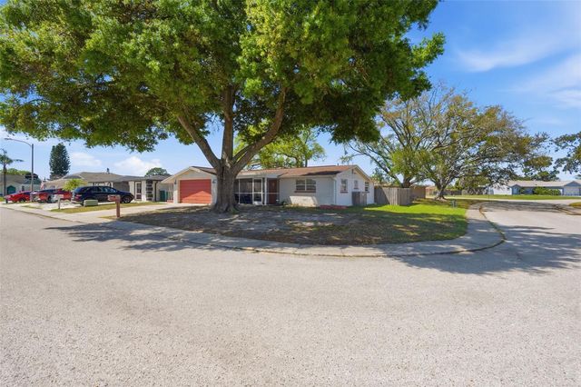 9825 LAKESIDE LANE, Port Richey, FL 34668