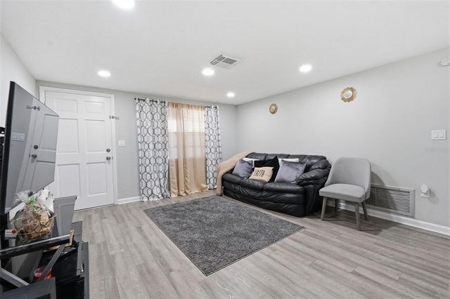 9825 LAKESIDE LANE, Port Richey, FL 34668