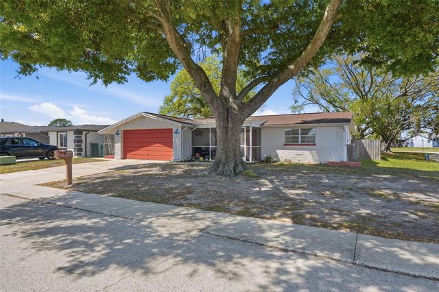 9825 LAKESIDE LANE, Port Richey, FL 34668