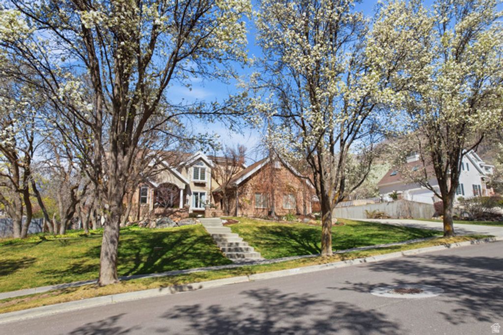 Image 4 of property listing at 1201 E PRESTON DR, Alpine, UT 84004