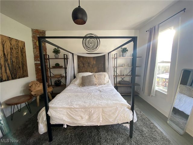 1009 Kenilworth Avenue, Cleveland, OH 44113