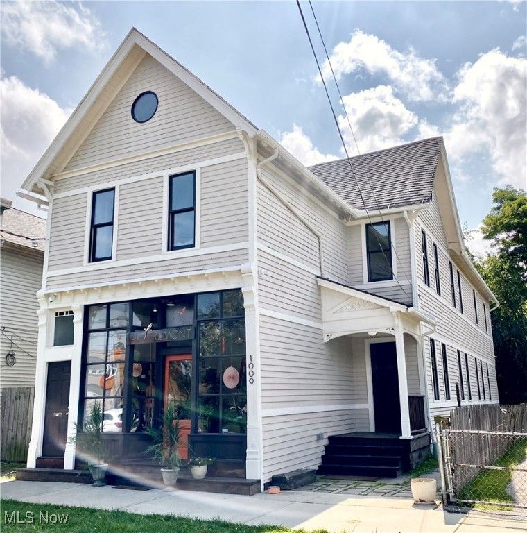 1009 Kenilworth Avenue, Cleveland, OH 44113