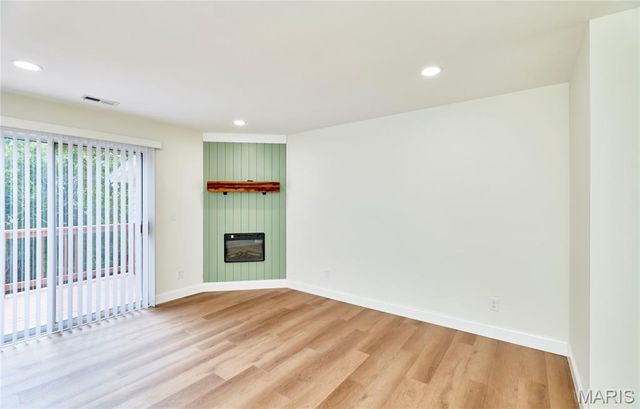 214 Sugar Lake Drive 5, St Peters, MO 63376