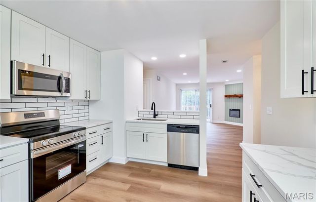 214 Sugar Lake Drive 5, St Peters, MO 63376