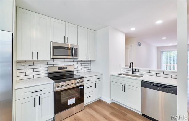214 Sugar Lake Drive 5, St Peters, MO 63376