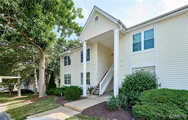 214 Sugar Lake Drive 5, St Peters, MO 63376