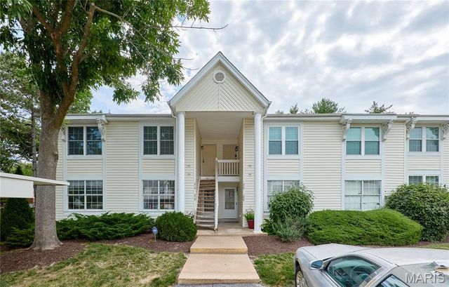 214 Sugar Lake Drive 5, St Peters, MO 63376