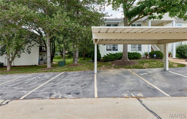 214 Sugar Lake Drive 5, St Peters, MO 63376