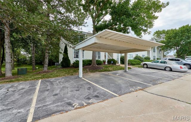 214 Sugar Lake Drive 5, St Peters, MO 63376