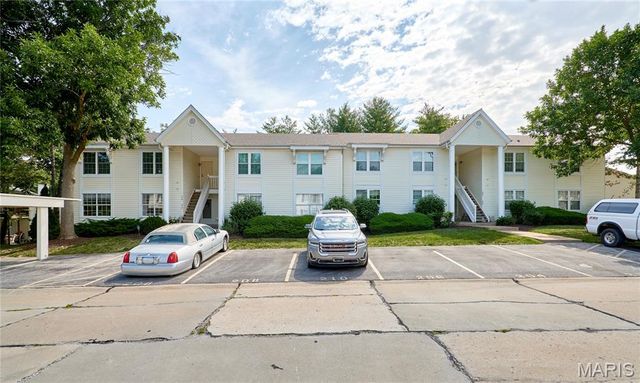 214 Sugar Lake Drive 5, St Peters, MO 63376