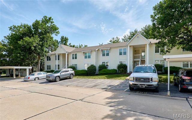 214 Sugar Lake Drive 5, St Peters, MO 63376