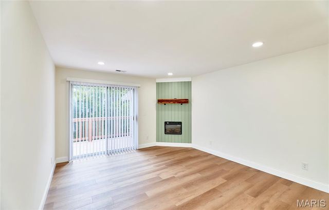 214 Sugar Lake Drive 5, St Peters, MO 63376
