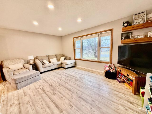 243 Edgeview Drive, Rollingstone, MN 55969