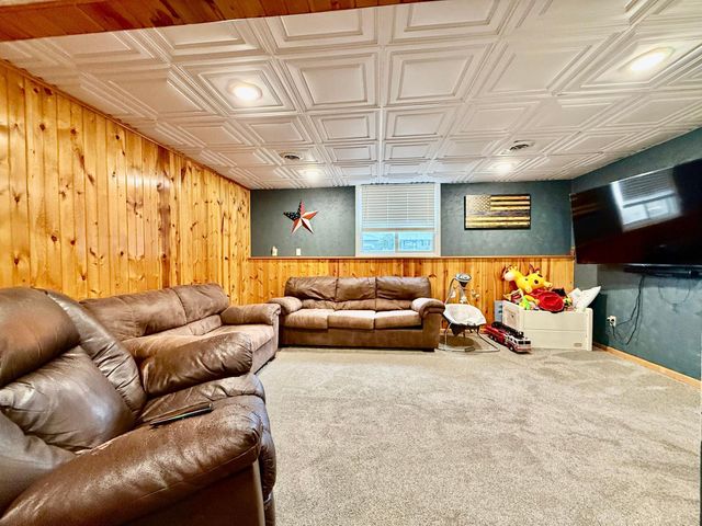 243 Edgeview Drive, Rollingstone, MN 55969