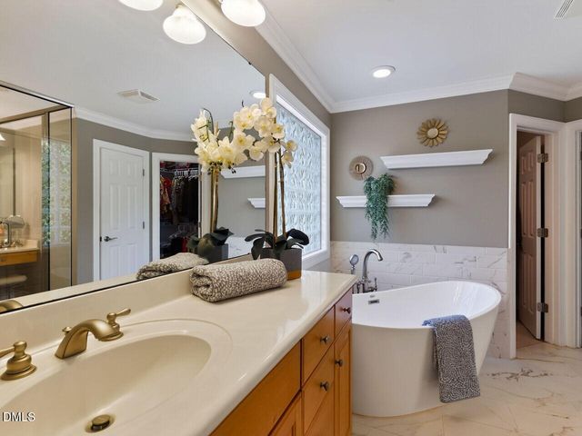 400 Flint Point Lane, Holly Springs, NC 27540