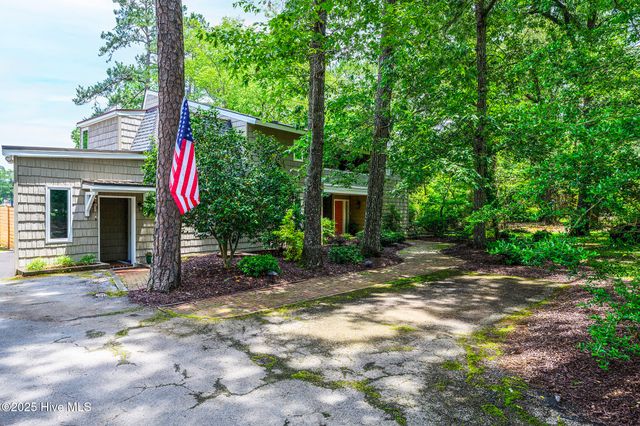 302 Plantation Drive, New Bern, NC 28562