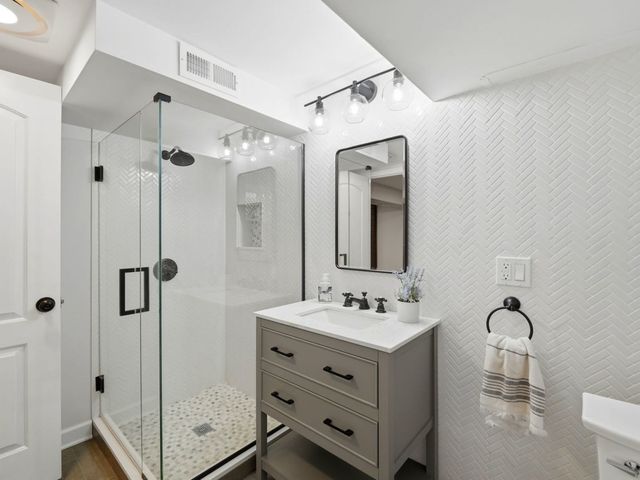 3708 N Pacific Avenue, Chicago, IL 60634