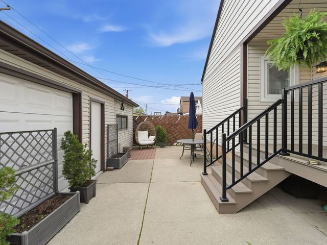 3708 N Pacific Avenue, Chicago, IL 60634
