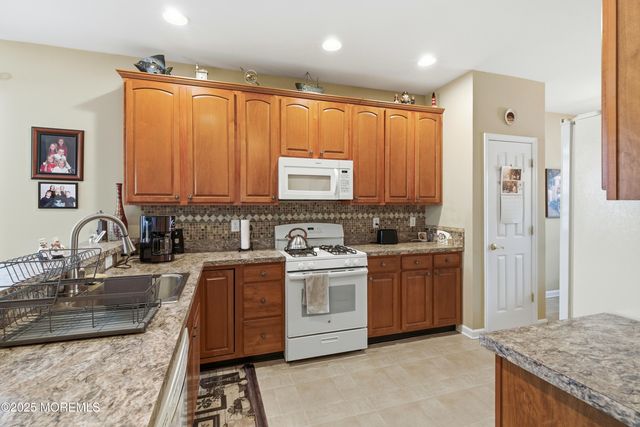 14 Hidden Lake Circle, Barnegat, NJ 08005