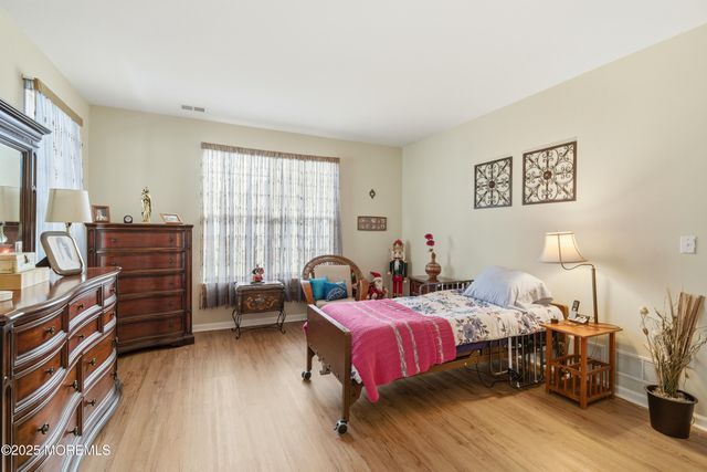 14 Hidden Lake Circle, Barnegat, NJ 08005