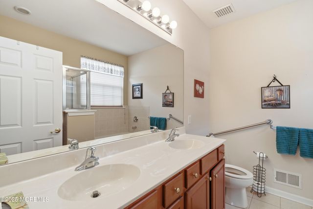 14 Hidden Lake Circle, Barnegat, NJ 08005