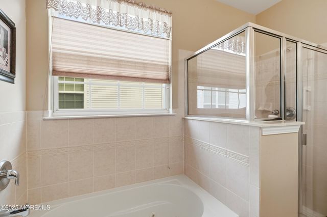 14 Hidden Lake Circle, Barnegat, NJ 08005