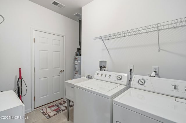 14 Hidden Lake Circle, Barnegat, NJ 08005