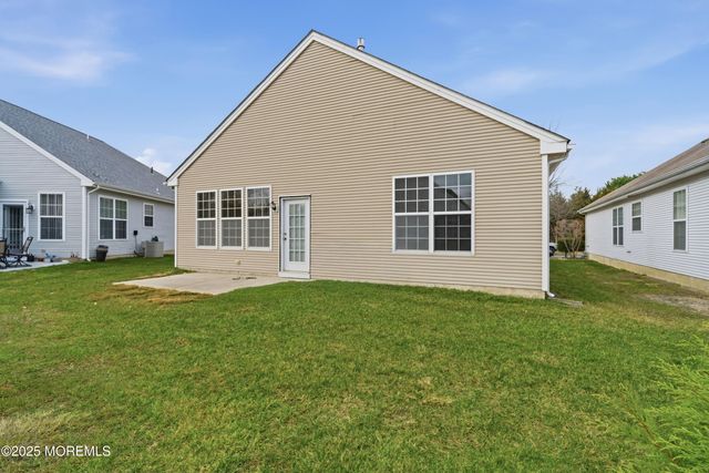 14 Hidden Lake Circle, Barnegat, NJ 08005