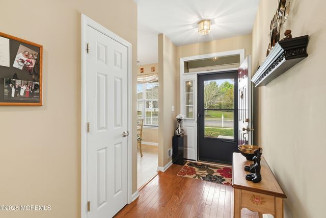 14 Hidden Lake Circle, Barnegat, NJ 08005