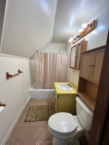 4 Warden St 2, Worcester, MA 01604