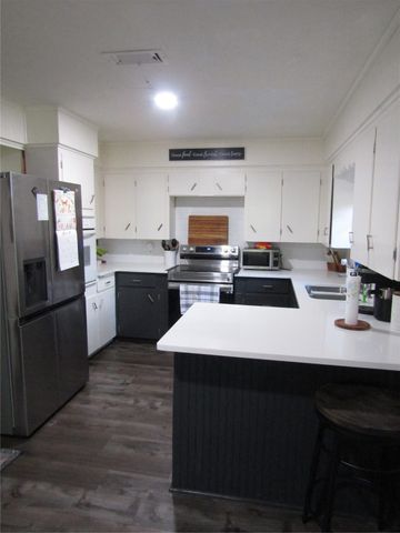 101 N Meadowbrook Drive, Overton, TX 75684