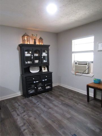 101 N Meadowbrook Drive, Overton, TX 75684