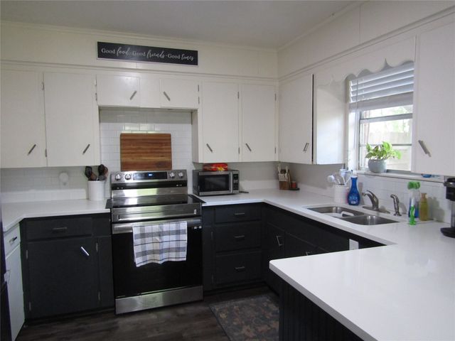 101 N Meadowbrook Drive, Overton, TX 75684