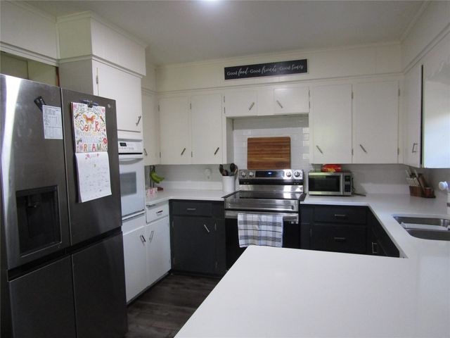 101 N Meadowbrook Drive, Overton, TX 75684