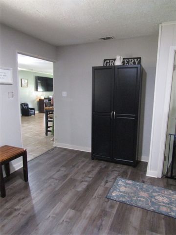 101 N Meadowbrook Drive, Overton, TX 75684