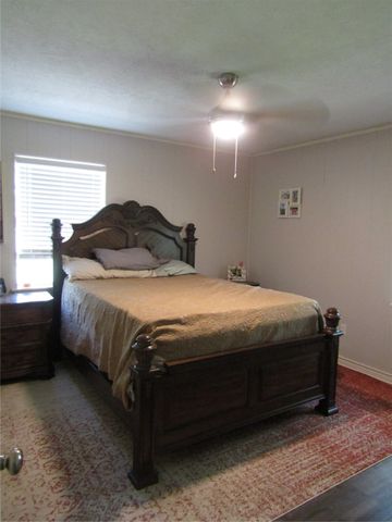 101 N Meadowbrook Drive, Overton, TX 75684