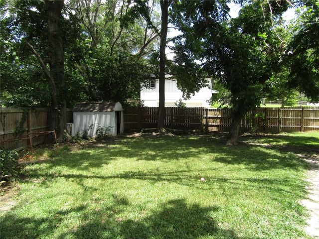 101 N Meadowbrook Drive, Overton, TX 75684