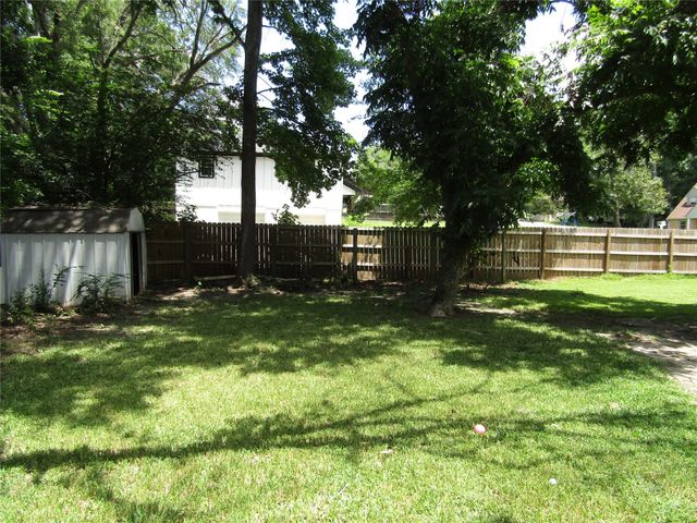 101 N Meadowbrook Drive, Overton, TX 75684