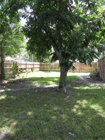 101 N Meadowbrook Drive, Overton, TX 75684