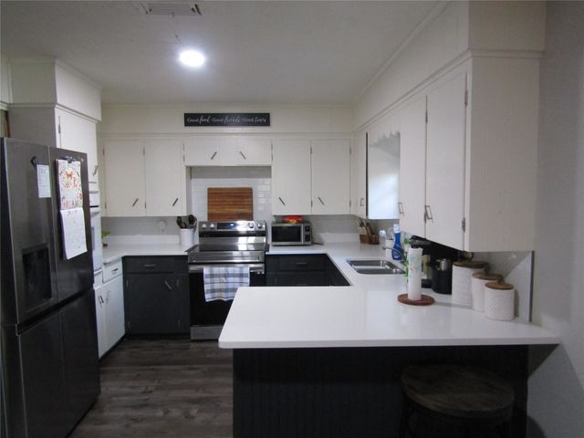 101 N Meadowbrook Drive, Overton, TX 75684