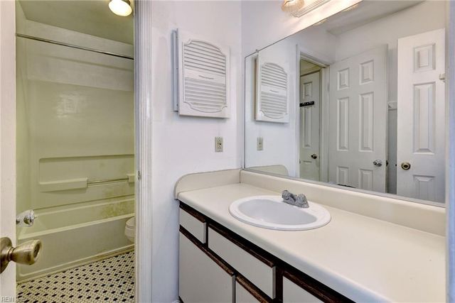 100 Windsor Ln Apt K, Williamsburg, VA 23185