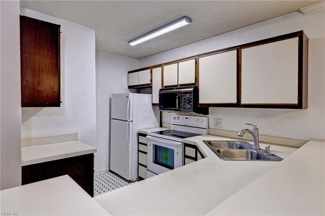100 Windsor Ln Apt K, Williamsburg, VA 23185