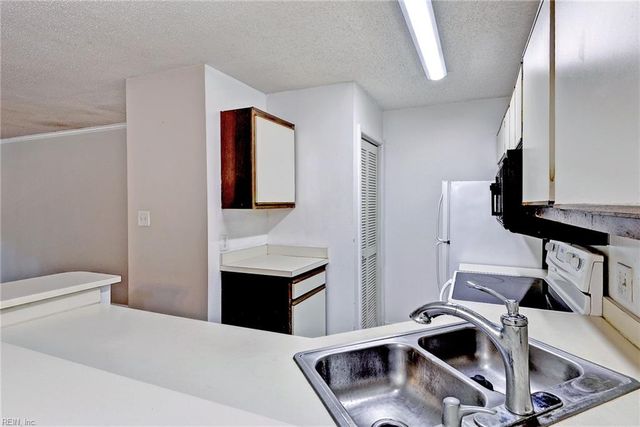 100 Windsor Ln Apt K, Williamsburg, VA 23185