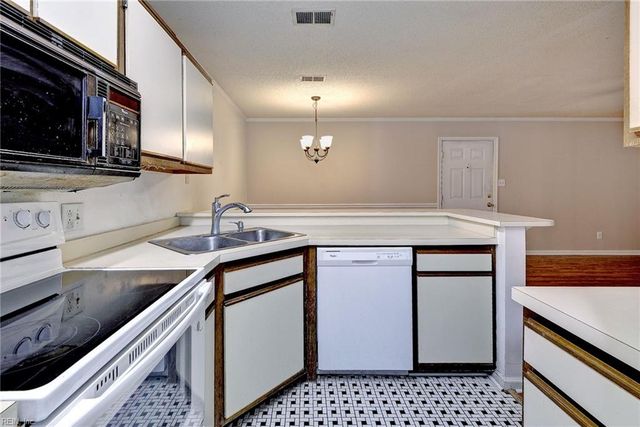 100 Windsor Ln Apt K, Williamsburg, VA 23185