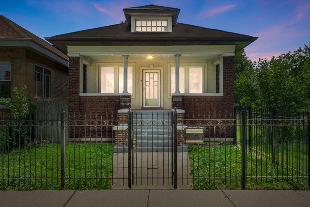 7545 S Ridgeland Avenue, Chicago, IL 60649