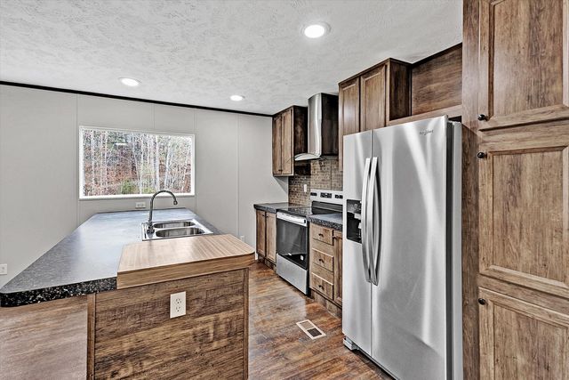 110 Holly DR, Covington, VA 24426