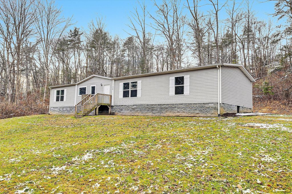 110 Holly DR, Covington, VA 24426