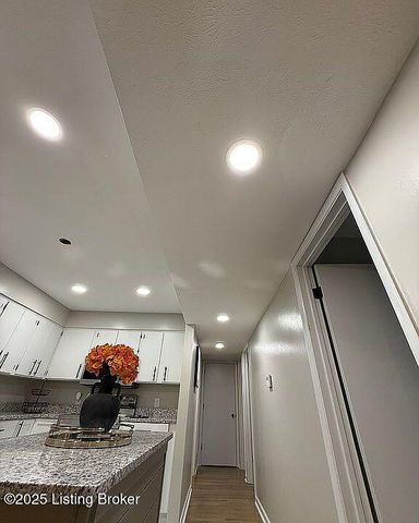 1815 Gardiner Ln B20, Louisville, KY 40205