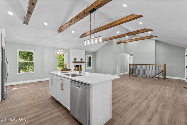 1939 Smoky View Circle, Maryville, TN 37801