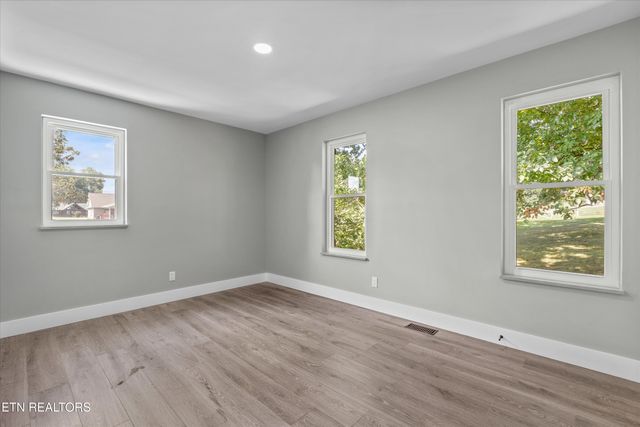 1939 Smoky View Circle, Maryville, TN 37801